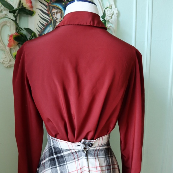 Vintage pleated collar burgundy blouse - Picture 5 of 5